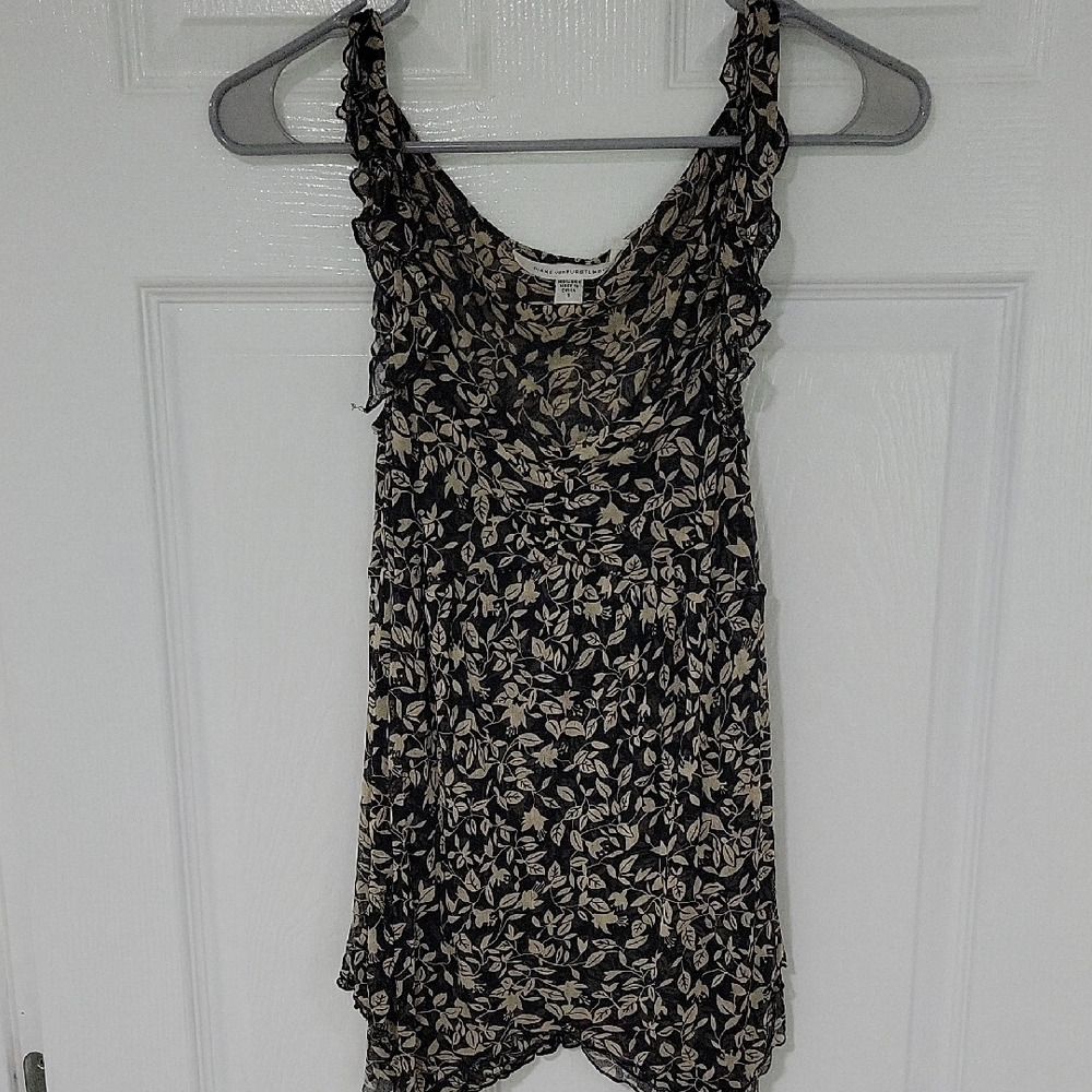 DVF Diane Von Furstenberg 100% Silk Black and Cream Leaf Print Babydoll Top